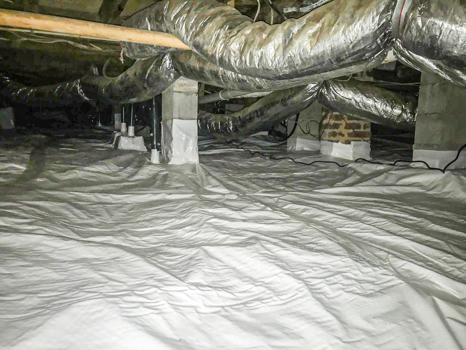 Crawlspace with encapsulation and ductwork